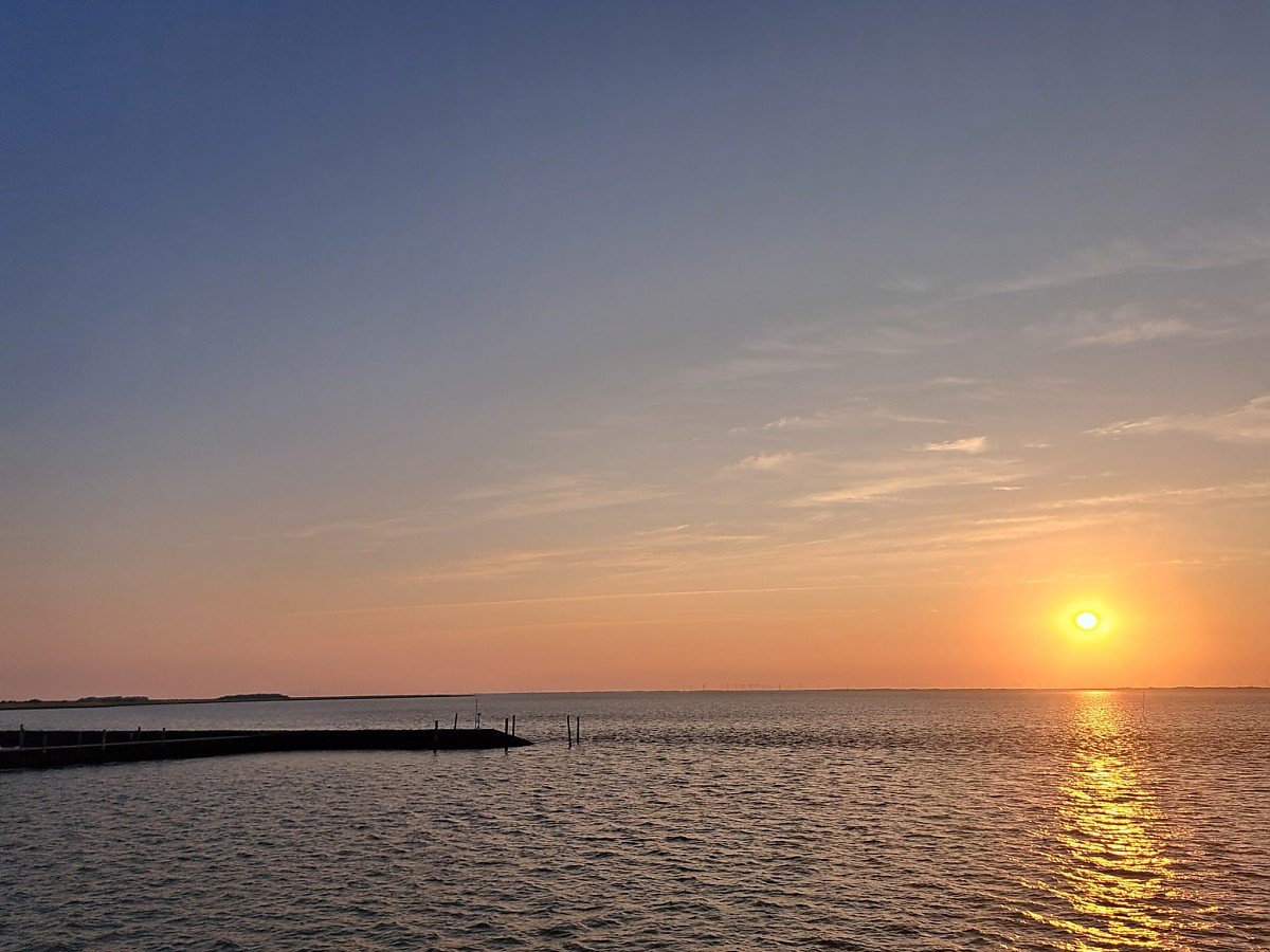 Der Kirchweg bildet die Haupteinkaufs-Stra�e in K�ln-Junkersdorf.
