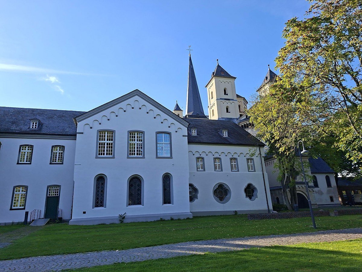 Die Abtei in Brauweiler liegt in Puhlheim Brauweiler und ist umgeben von einem Dorfkern und anliegenden, tollen Wohnh�usern.Rathaus | Immobilienmakler Pulheim - Kind Immobilien-Kontor