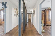 Flur mit Ankleide Rheinblick. Skyline. 4 Zimmer. Linksrheinisch-Zentral.