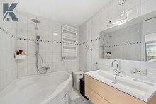 Master Bad 4-Zimmer Wohnung: K�ln-Junkersdorf, Eigennutzung oder WG-Objekt