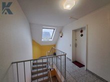 Flur Dachgeschoss Gepflegtes Apartment mit gro�em Tageslicht-Bad, S�d-Balkon und Parkplatz in K�ln-Porz (Urbach)