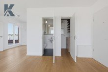 G�ste-WC und Abstell-Raum Penthouse-Wohnung. Neubau-Standard. 2 Zimmer mit 2 Dachterrassen. Stellplatz.