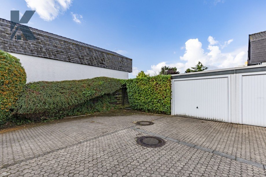 Garage und Garteneingang Reihenendhaus K�ln / L�venich