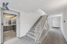 Treppenhaus TOP: Vermietete 2-Zimmer Wohnung in K�ln-Junkersdorf mit TG-Stellplatz