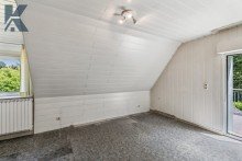Zimmer 1 OG DHH auf gro�em Sonnengrundst�ck, Altbestand mit Wohnrecht im Erdgeschoss in K�ln-Rodenkirchen