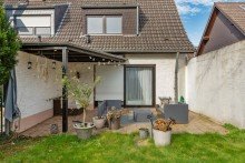 Terrasse Reihenendhaus mit Dachgeschoss-Loft, Garten und Garage in K�ln-Porz (Grengel)