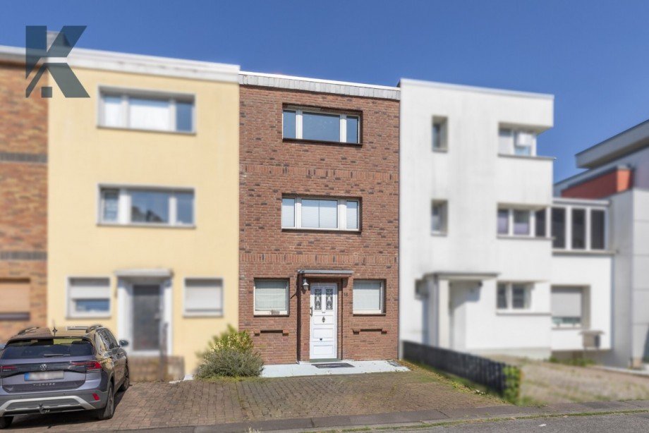 Geb�udevorderseite Reihenmittelhaus K�ln