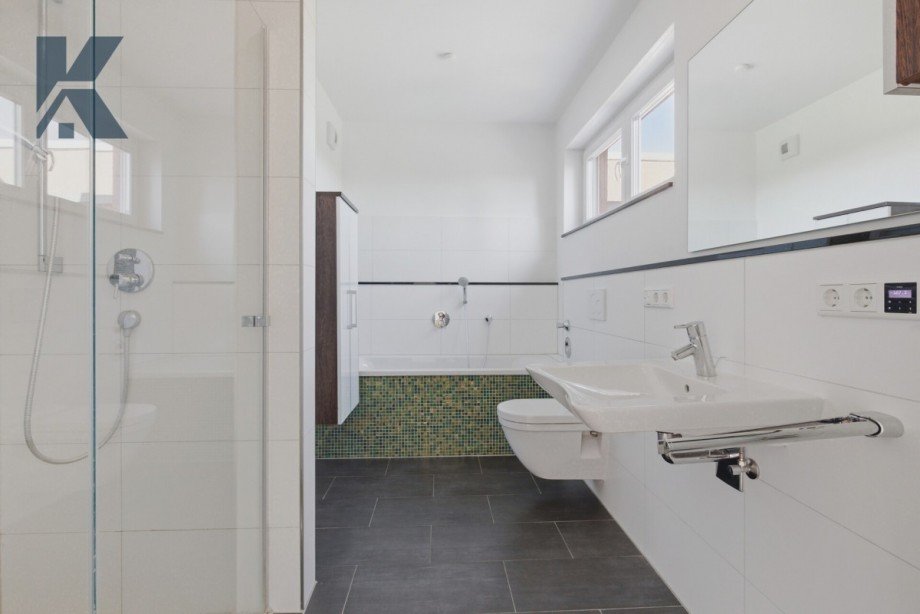 Bad mit Fenster Penthousewohnung K�ln / Bickendorf