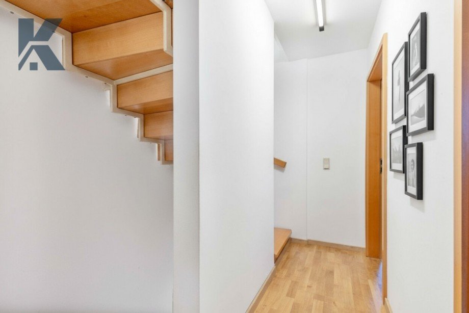 Flur 1. OG Reihenmittelhaus K�ln / Meschenich