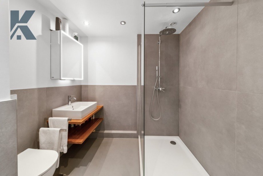 Badezimmer Dachgeschosswohnung K�ln / Ehrenfeld