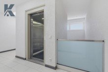 Aufzug vor Wohnung Penthouse-Wohnung. Neubau-Standard. 2 Zimmer mit 2 Dachterrassen. Stellplatz.
