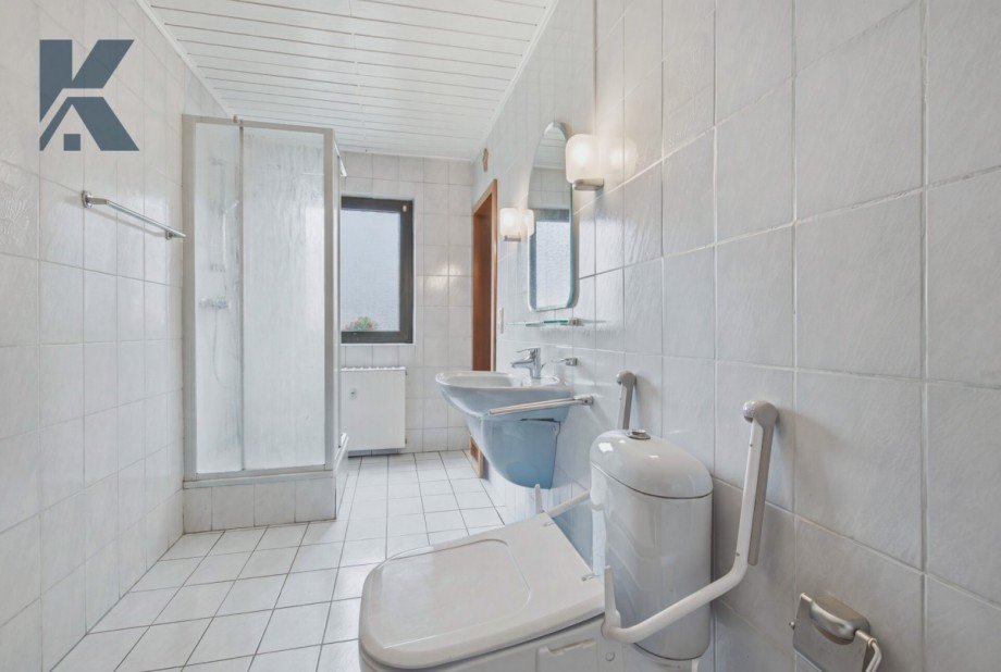 Badezimmer EG WE1 Doppelhaush�lfte K�ln-Widdersdorf