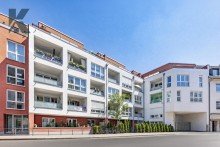 Hausansicht Penthouse-Wohnung. Neubau-Standard. 2 Zimmer mit 2 Dachterrassen. Stellplatz.