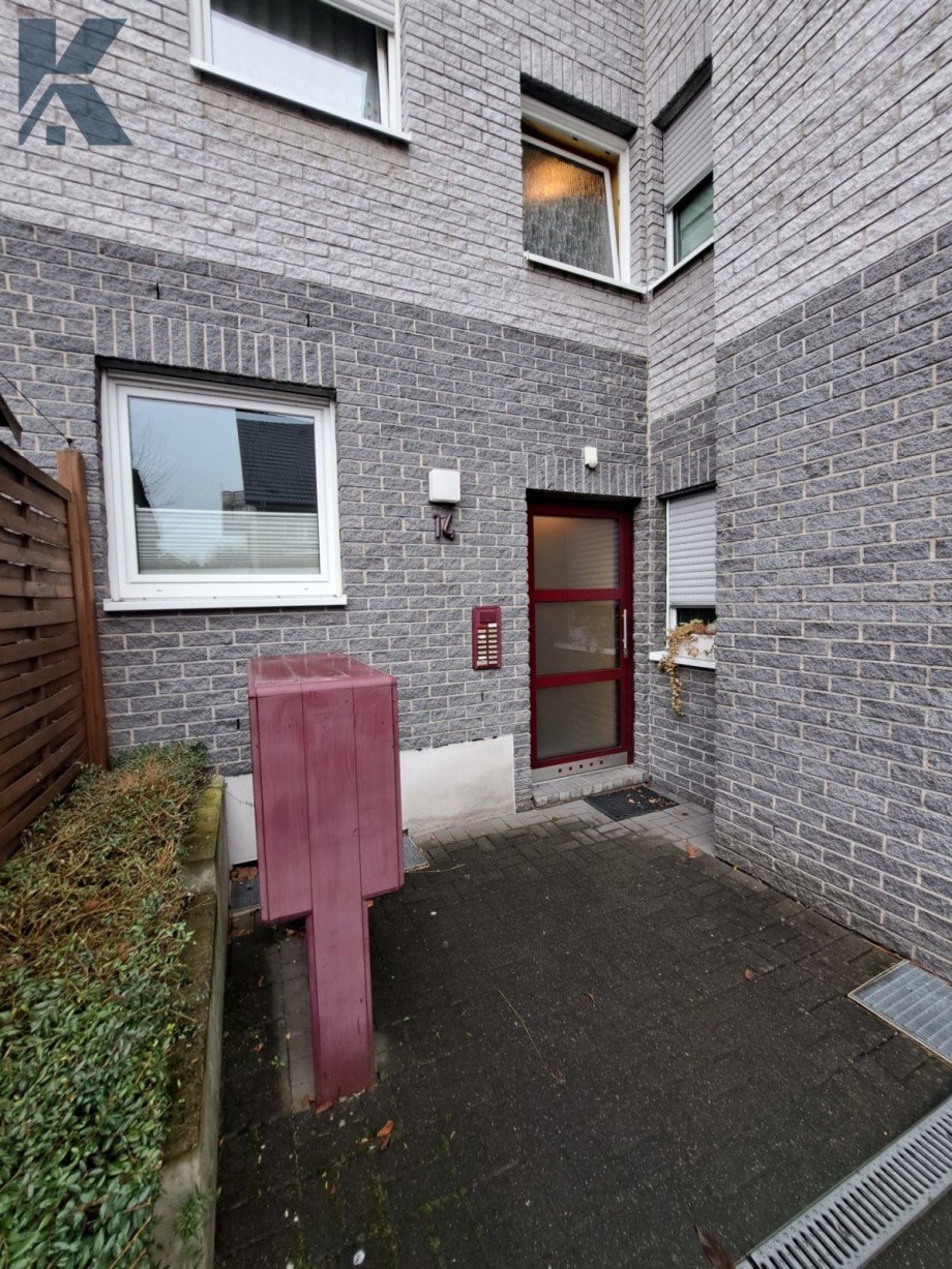 Eingangsbereich Etagenwohnung K�ln / Urbach