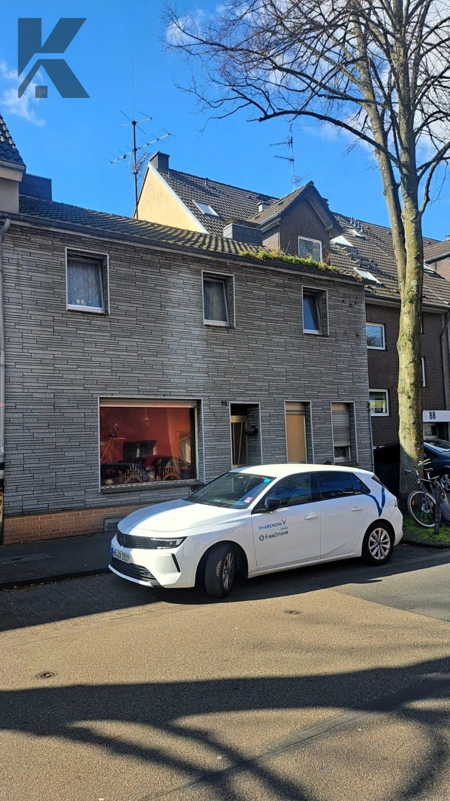 Frontansicht hoch Haus K�ln