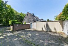 Aussenansicht Garagen DHH auf gro�em Sonnengrundst�ck, Altbestand mit Wohnrecht im Erdgeschoss in K�ln-Rodenkirchen