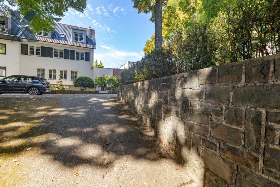 Garagenauffahrt Villa K�ln / Junkersdorf