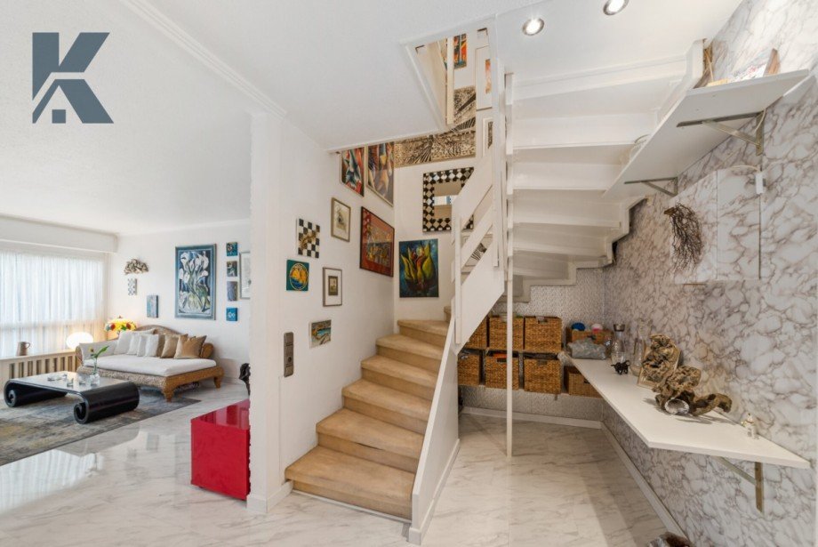 Treppenbereich Maisonettewohnung K�ln / Weiden
