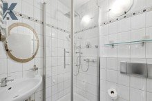 Duschbad 4-Zimmer Wohnung: K�ln-Junkersdorf, Eigennutzung oder WG-Objekt